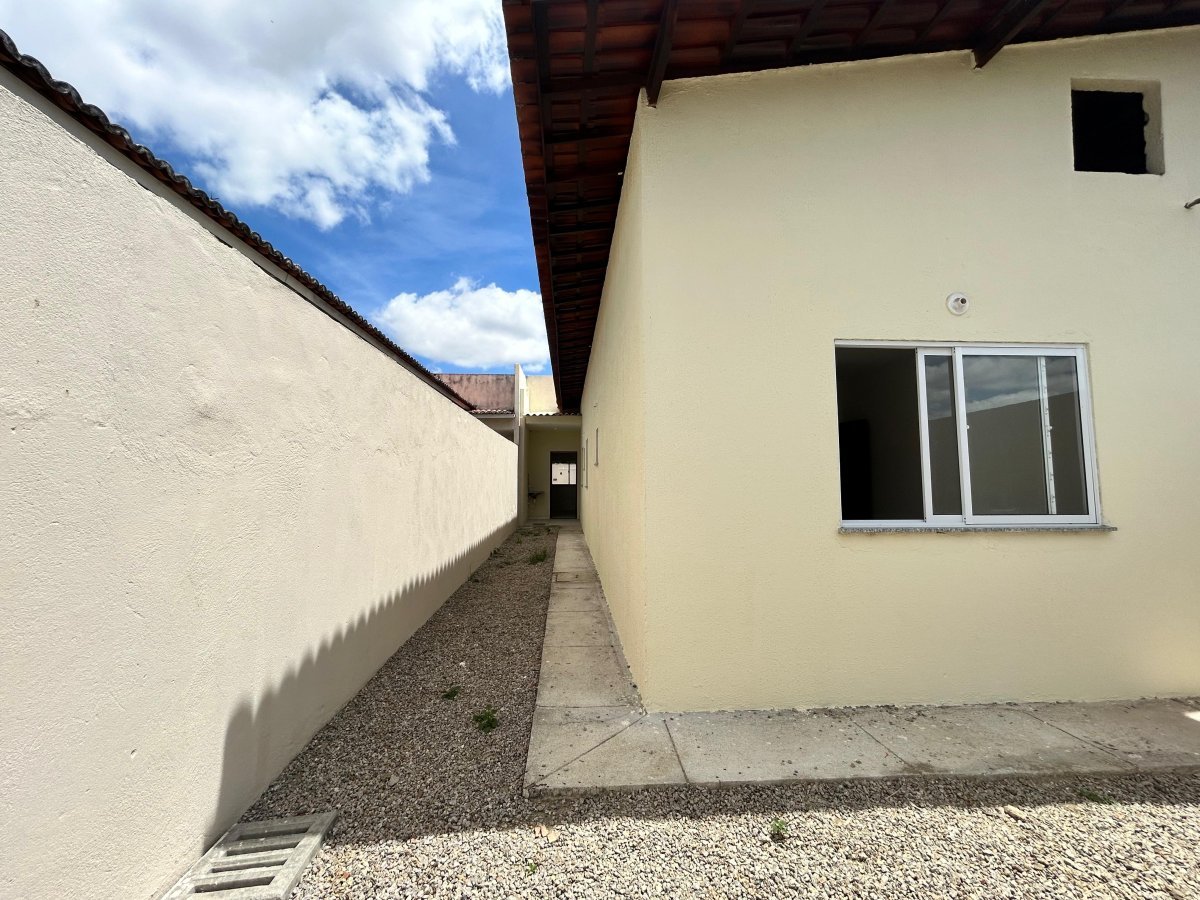 Sala de estar com pé-direito de 4 metros – Casa na Pajuçara, Maracanaú